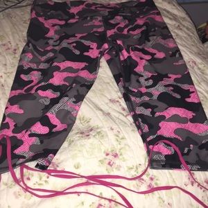 Women’s lace up  camo fabletics capris L